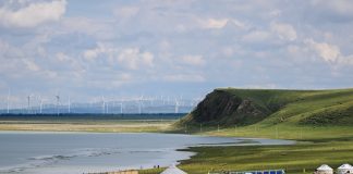 Cina: il “Lago di latte” affascina i turisti nella Mongolia Interna (1)