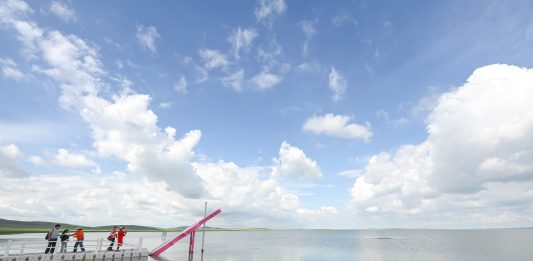 Cina: il “Lago di latte” affascina i turisti nella Mongolia Interna (3)