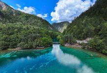 Cina: Jiuzhaigou incanta i turisti internazionali con i suoi paesaggi (3)