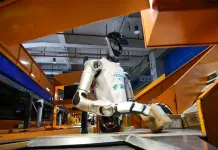 Cina: Shenzhen, robot umanoidi impiegati in sempre più ambiti della vita quotidiana (1)
