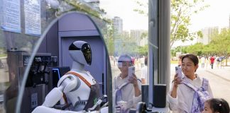 Cina: Shenzhen, robot umanoidi impiegati in sempre più ambiti della vita quotidiana (2)