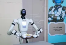 Cina: Shenzhen, robot umanoidi impiegati in sempre più ambiti della vita quotidiana (3)