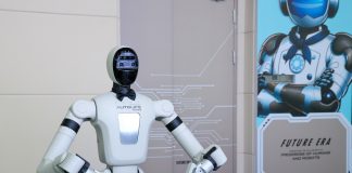 Cina: Shenzhen, robot umanoidi impiegati in sempre più ambiti della vita quotidiana (3)