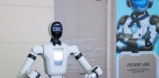 Cina: Shenzhen, robot umanoidi impiegati in sempre più ambiti della vita quotidiana (3)
