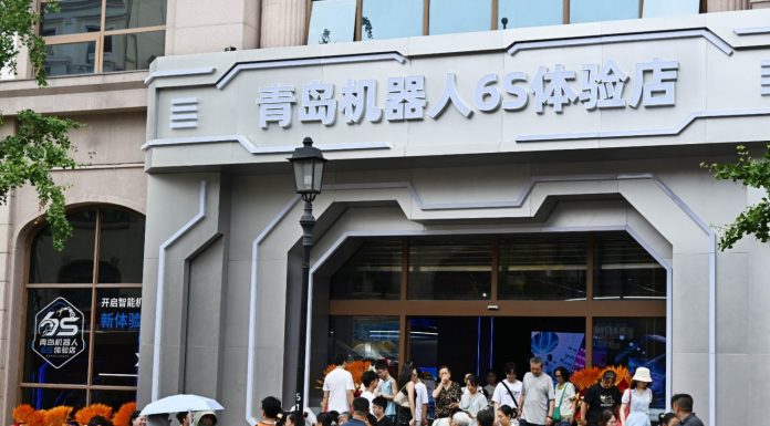 Cina: apre a Qingdao il primo negozio esperienziale 6S dedicato ai robot (1)