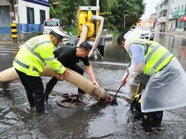 Cina: interventi dopo piogge e alluvioni causate dal tifone Dolphin (1)
