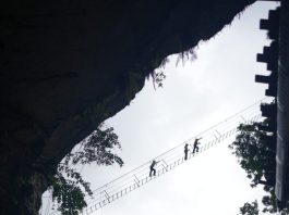 Cina: turismo nelle grotte carsiche del Guizhou per sfuggire al caldo (3)