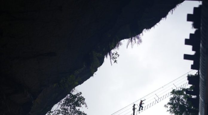 Cina: turismo nelle grotte carsiche del Guizhou per sfuggire al caldo (3)