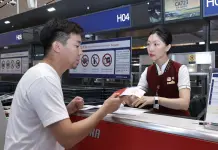 Cina: C919, al via la prima rotta commerciale internazionale (2)