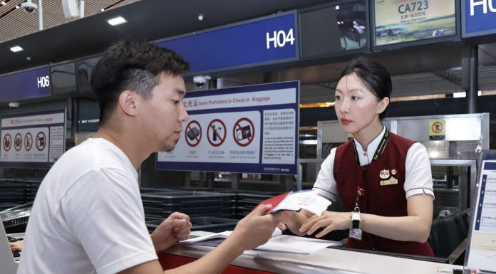 Cina: C919, al via la prima rotta commerciale internazionale (2)