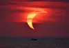 Eclissi solare parziale sul mare a Ladispoli (3)
