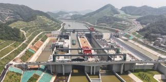 Cina: Guangxi Zhuang, prove di navigazione sul Canale Pinglu (1)