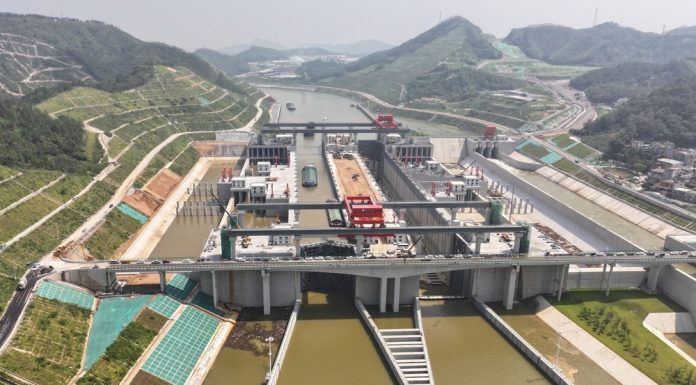 Cina: Guangxi Zhuang, prove di navigazione sul Canale Pinglu (1)