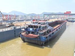 Cina: Guangxi Zhuang, prove di navigazione sul Canale Pinglu (3)
