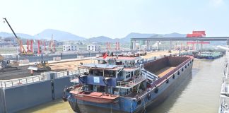 Cina: Guangxi Zhuang, prove di navigazione sul Canale Pinglu (3)