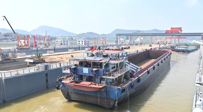Cina: Guangxi Zhuang, prove di navigazione sul Canale Pinglu (3)