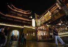 Cina: Hunan, economia notturna anima un quartiere storico e culturale (1)