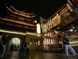 Cina: Hunan, economia notturna anima un quartiere storico e culturale (1)