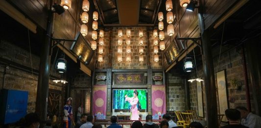 Cina: Hunan, economia notturna anima un quartiere storico e culturale (2)