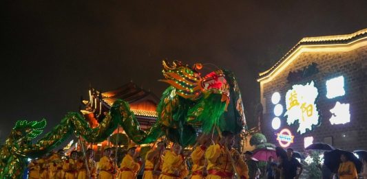 Cina: Hunan, economia notturna anima un quartiere storico e culturale (3)