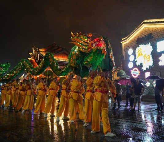 Cina: Hunan, economia notturna anima un quartiere storico e culturale (3)