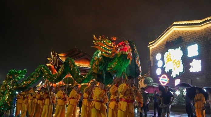 Cina: Hunan, economia notturna anima un quartiere storico e culturale (3)