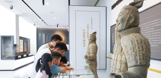 Cina: Hubei, forte aumento delle visite didattiche nei musei (1)