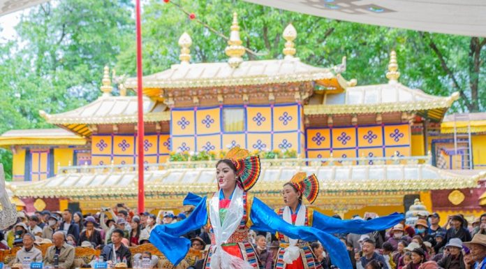 Cina: opera tibetana in scena al Festival Shoton di Lhasa (1)