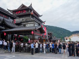 Cina: Zhangjiajie, patrimonio culturale favorisce boom del turismo estivo (1)