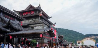 Cina: Zhangjiajie, patrimonio culturale favorisce boom del turismo estivo (1)