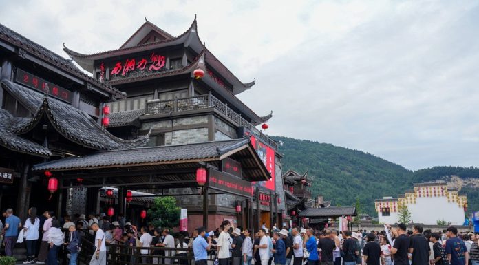 Cina: Zhangjiajie, patrimonio culturale favorisce boom del turismo estivo (1)