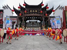 Cina: Zhangjiajie, patrimonio culturale favorisce boom del turismo estivo (2)