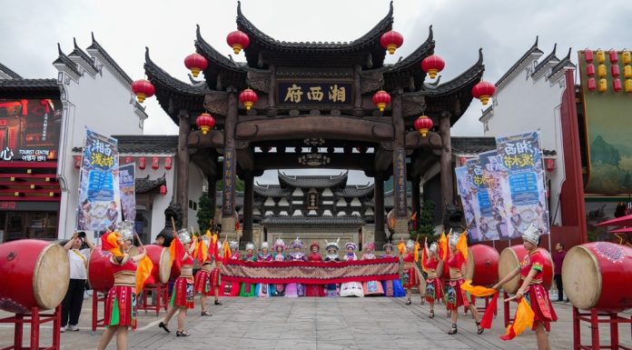 Cina: Zhangjiajie, patrimonio culturale favorisce boom del turismo estivo (2)