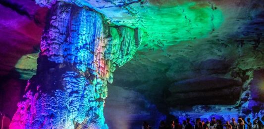 Cina: grotte del Guangxi Zhuang diventano una popolare meta turistica (2)