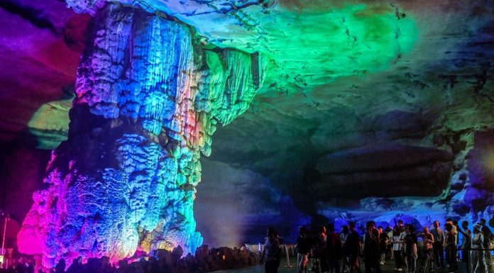 Cina: grotte del Guangxi Zhuang diventano una popolare meta turistica (2)