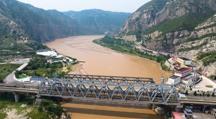 Cina: autostrade lungo il fiume Giallo favoriscono turismo estivo (2)