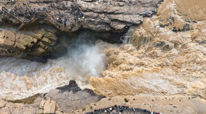 Cina: autostrade lungo il fiume Giallo favoriscono turismo estivo (3)