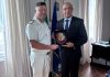 L’Ambasciatore d’Italia in Grecia Cuculi riceve il Comandante di Nave San Marco