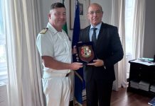 L’Ambasciatore d’Italia in Grecia Cuculi riceve il Comandante di Nave San Marco