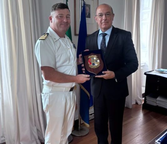 L’Ambasciatore d’Italia in Grecia Cuculi riceve il Comandante di Nave San Marco