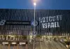 Atalanta-Hapoel Tel-Aviv, la Flotilla illumina lo stadio di Bergamo con la scritta “Boycott Israel”