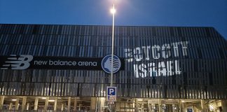 Atalanta-Hapoel Tel-Aviv, la Flotilla illumina lo stadio di Bergamo con la scritta “Boycott Israel”