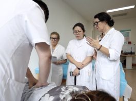 Cina: italiani esplorano la medicina tradizionale cinese a Tianjin