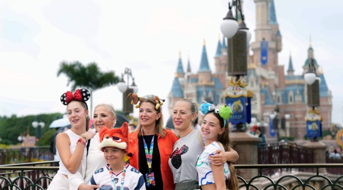 Cina: Shanghai inaugura servizi IA per visitatori, cresce turismo in entrata