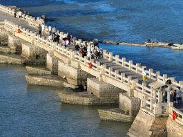 Cina: patrimonio culturale attira turisti sul ponte Luoyang a Quanzhou (1)