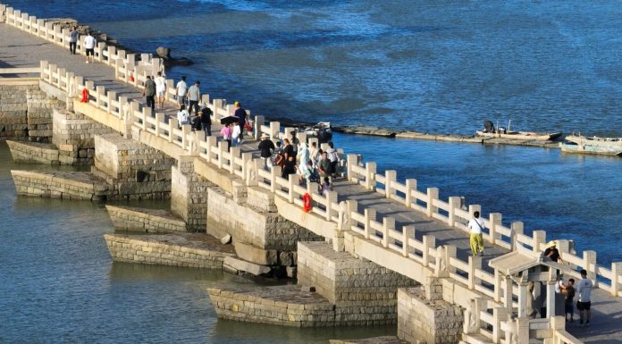 Cina: patrimonio culturale attira turisti sul ponte Luoyang a Quanzhou (1)