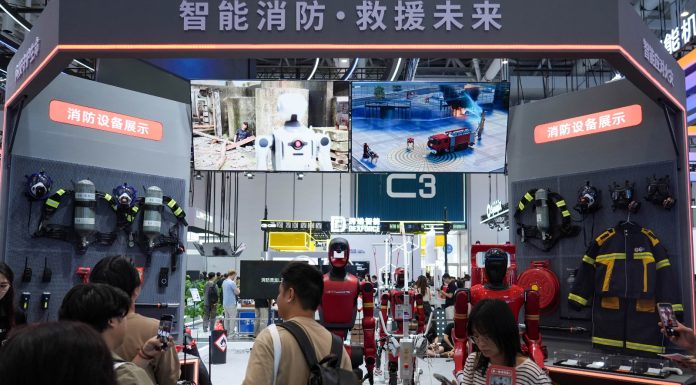 Cina: robot industriali e per emergenze in mostra alla WRC 2026 di Pechino (1)
