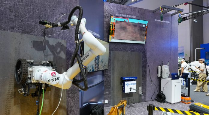 Cina: robot industriali e per emergenze in mostra alla WRC 2026 di Pechino (2)