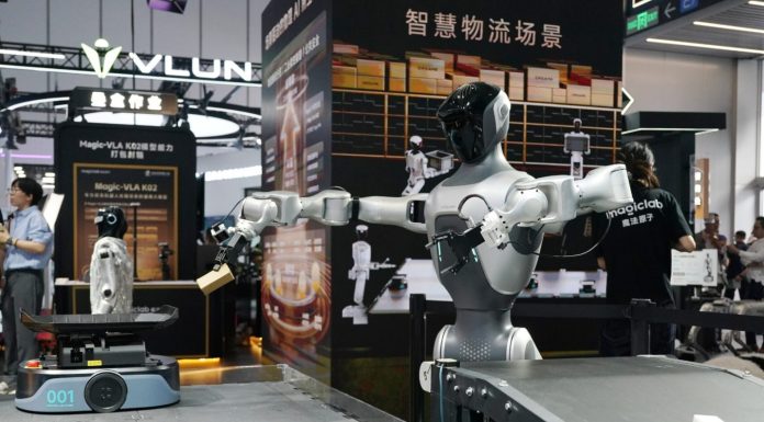 Cina: robot industriali e per emergenze in mostra alla WRC 2026 di Pechino (3)