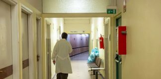 Indagati i genitori della bimba morta a Palermo, il cuginetto positivo alla difterite